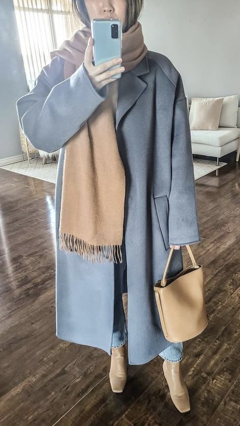 Pale Blue Coat Outfit, Light Blue Coat Outfit Winter, Blue Coat Outfit Winter, Light Blue Coat Outfit, Pale Blue Coat, Blue Bag Outfit, Blue Coat Outfit, Blue Cardigan Outfit, Winter Cardigan Outfit