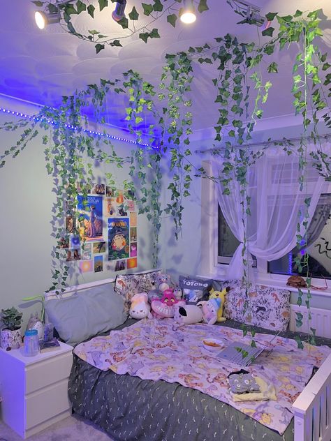 Lavender Purple Room Aesthetic, Purple Fairy Bedroom, Purple And Green Room Aesthetic, Room Ideas Aesthetic Purple, Purple And Green Bedroom Ideas, Lavender Bedroom Aesthetic, Green And Purple Room, Purple And Green Room, Lavender And Green Bedroom