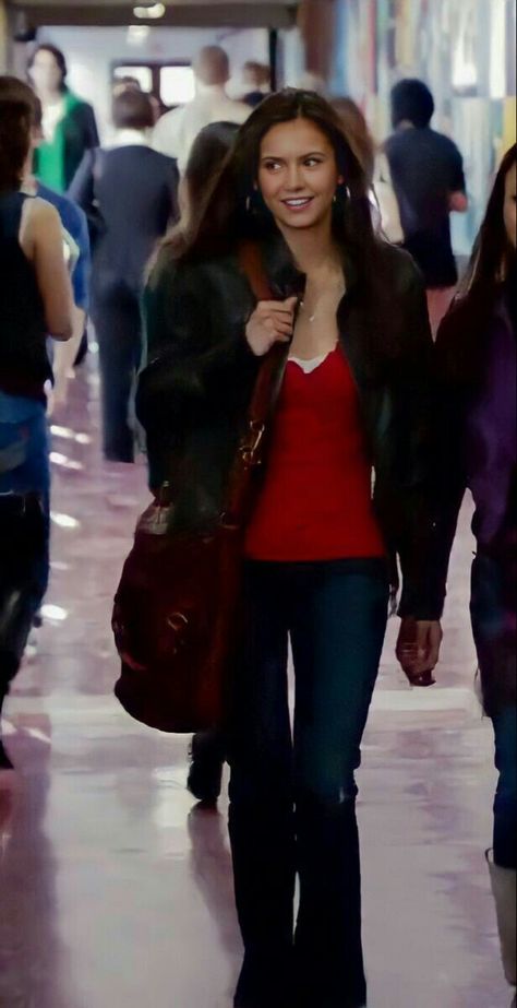 Elena Gilbert S1 Outfits, Elena Gilbert Winter Outfits, Elena Gilbert Outfits Summer, Tvd Outfit Aesthetic, Vampire Diaries Elena Outfits, Elena Gilbert Halloween Costume, Elena Gilbert Costume, Elena Gilbert Outfits Season 1, 2010 Aesthetic Outfits