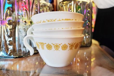 It’s Time to Stop Using Your Vintage Corelle Dinnerware—Here’s Why Corelle Patterns, Corelle Dishes, Corelle Dinnerware, Vintage Corelle, Pantry Items, Smart Solutions, Cooking Together, Flea Markets, Taste Of Home