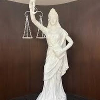 The Supreme Court of India has redesigned the iconic 'Lady Justice' statue, removing the blindfold and replacing the sword with the Constitution to break from its colonial past. Chief Justice DY Chandrachud highlighted that the change symbolizes that "the Law is not blind; it sees everyone equally," reflecting a new era of justice in India. [Supreme Court, Chief Justice DY Chandrachud, Lady Justice] #supremecourt #law #students #supremecourtofindia #trending #newsupdate #recentnews #legale... Justice Statue Aesthetic, Lady Of Justice Statue, Lady Justice Scales, The Constitution, Justice Delayed Is Justice Denied, Supreme Court Justices, Lady Justice Statue, Justice Statue, Law Students