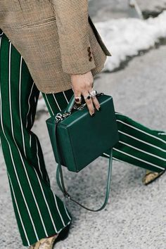 dark green for fall box bag and striped pants Tailored Dress, 가을 패션, Mode Inspiration, Green Bag, Striped Pants, Fashion Details, Business Fashion, Bago, New York Fashion Week