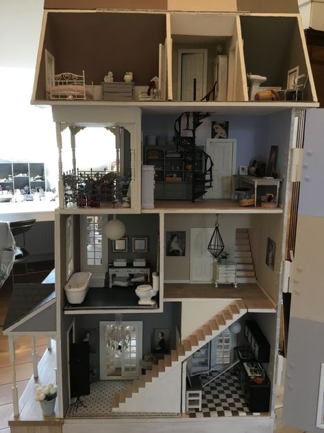 Dollhouse Layout Floor Plans, Dollhouse Layout, Interesting Stairs, Big Doll House, Diy Barbie House, Dollhouse Design, Doll House Plans, Mini Doll House, Doll House Crafts