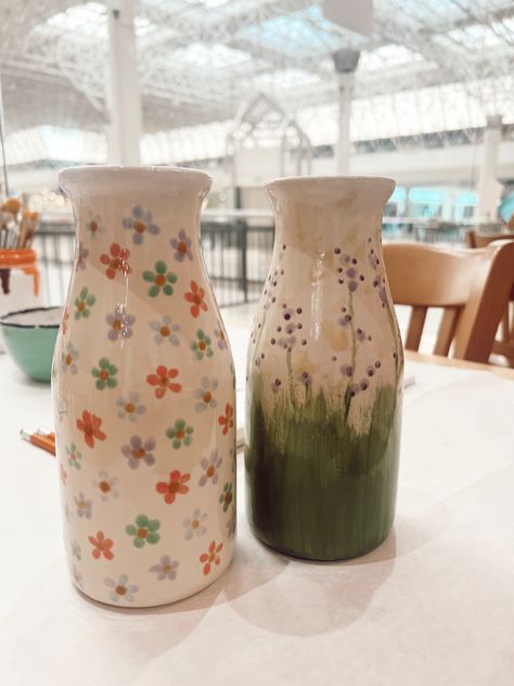 Simple Vase Painting, Paint Your Own Pottery Vase, Pottery Painting Ideas Jug, Easy Vase Painting, Paint Vase Ideas, Pottery Flower Vases Handmade, Color Me Mine Vase, Painting Flower Vase, Painting Pottery Ideas Vase