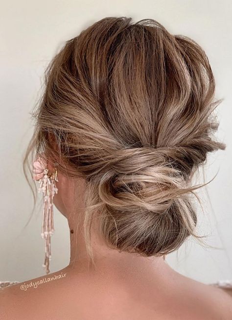 Simple Wrap Textured Updo Hairstyle An updo hairstyle that can turn a bad hair day into a dynamic look with not much effort at... Messy Updo Hairstyles, Messy Hair Updo, Messy Wedding Hair, Guest Hair, Romantic Updo, Messy Updo, Ball Hairstyles, Up Dos For Medium Hair, Low Bun