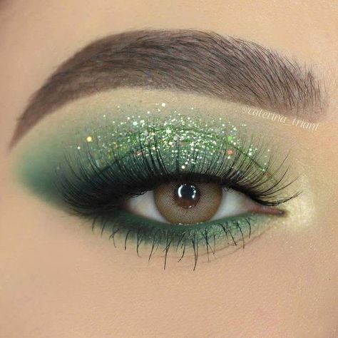 Like Green Eyeshadow Looks, Green Prom Eye Makeup, Quinceañera Makeup Ideas Emerald Green, Green And Black Prom Makeup, Irish Makeup Looks, Bold Green Eye Makeup, Prom Makeup Green Eyeshadow, Green Prom Makeup For Brown Eyes, Quinceanera Green Makeup