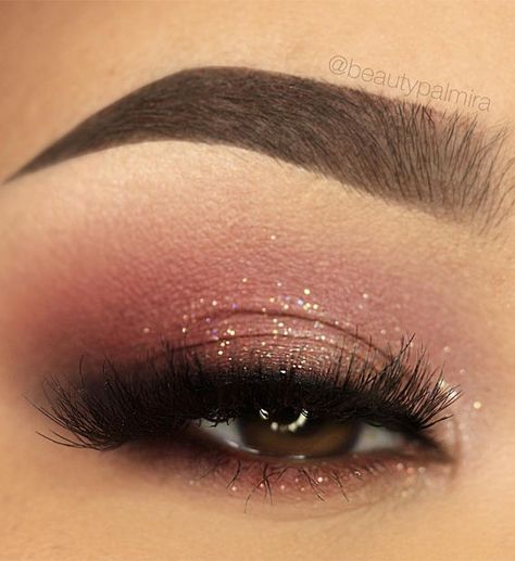 20. Beautiful soft smoked look Add a sparkly to your look with eye makeup like this! Here we have soft smoked Look for Christmas... Make Up Yeux, Maroon Makeup, Burgundy Makeup Look, Pink Glitter Makeup, Quinceanera Makeup, Party Eye Makeup, Burgundy Makeup, Evening Eye Makeup, Pink Eyeshadow Look