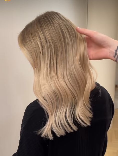 Dirt Blonde Hair Color, Dark Blonde Hair Color, Summer Blonde, Color Balayage, Hair Diy, Dark Blonde Hair, Blonde Hair Inspiration, Hair Shades, Hair Color Balayage