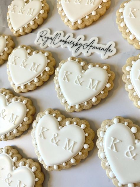 Wedding L Bridal Shower Cookies - Etsy Floral Wedding Cookies, Fall Wedding Cookies, Engagement Sugar Cookies, Custom Wedding Cookies, Bachelorette Desserts, Homemade Royal Icing, Wedding Sugar Cookies, Bridesmaid Cookies, Wedding Cookies Decorated