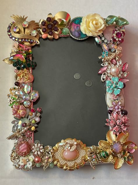 Upcycle Picture Frames Ideas, Decorated Photo Frames, Junk Mirror, Decorating Mirrors, Decorated Frames, Orchid Wallpaper, Mirror Collage, Jeweled Picture Frame, Jeweled Picture