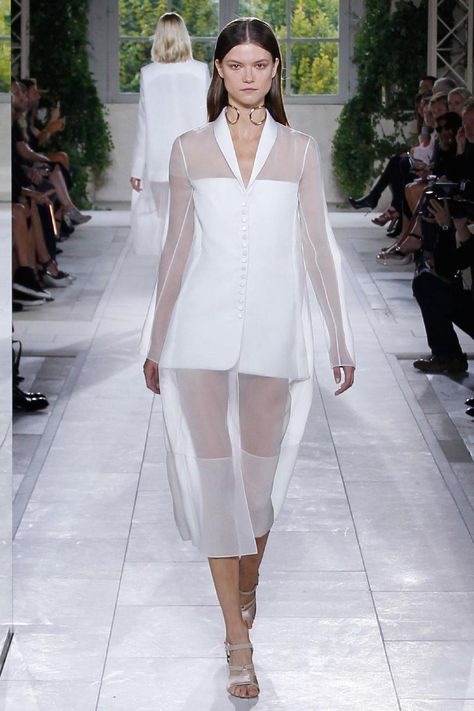 Balenciaga SS14 Balenciaga Spring, White Clothing, Korean Girl Fashion, Marchesa, Elie Saab, Summer 2014, Fashion 2017, White Fashion, Alexander Wang