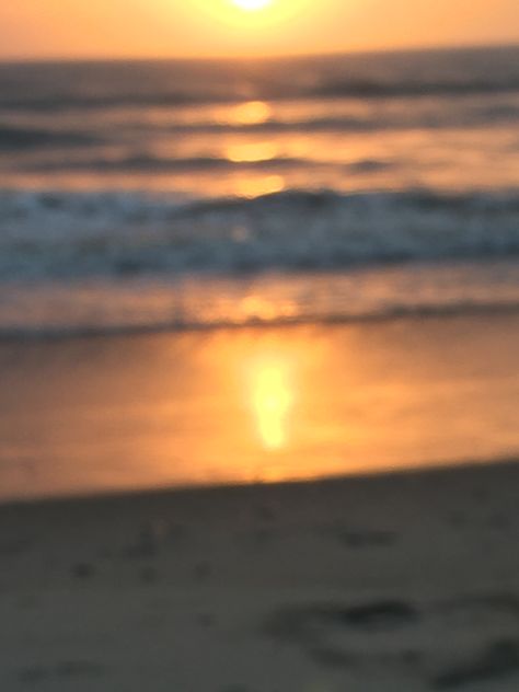 Beach Blurry Aesthetic, Blurry Beach Photos, Blurry Sunset, Sea Sunrise Photography, Beach Golden Hour, Sunrise Over The Sea, Ocean Pictures, Sunrise Photography, Sunset Pictures