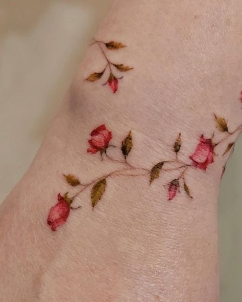 Mama Tattoos, Wrist Tatoo, Rose Vine Tattoos, Tiny Wrist Tattoos, Funky Tattoos, Anklet Tattoos, Flower Tattoo Shoulder, Tattoo Bracelet, Jewelry Tattoo