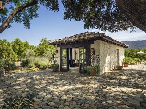 Stunning Spanish-style hacienda ranch in Ojai ... This could be a cottage addition to my dream house. Like studio space or guest living quarters. Hacienda House Plans, Small Spanish Style Homes, Style Hacienda, Spanish Hacienda, Resort Lifestyle, Mediterranean Home Decor, Spanish Style Home, Casas Coloniales, Spanish Style Homes