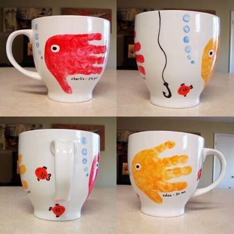 These handprint fish mugs are cute, and dad can use them every day as he drinks his morning coffee and thinks about his kids. Handprint Mug, Fish Handprint, Handprint Gifts, Cadeau Parents, Hand Prints, Father's Day Diy, Fathers Day Mugs, Fathers Day Crafts