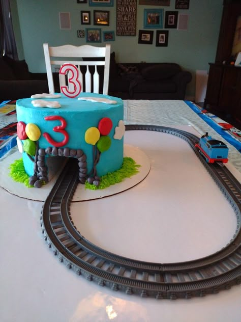 3rd birthday cake...Thomas runs around the track and through the tunnel. Thomas Train Cakes For Boys, Marble Run Cake, Train Track Cake, Train Cake Ideas, Thomas Train Birthday Cake, Tunnel Cake, Thomas The Train Birthday Cake, Birthday Cake Kids Boys, Thomas The Train Cake