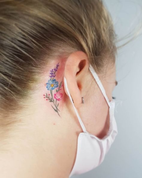 Flower Tattoo Ear, Back Ear Tattoo, Behind The Ear Tattoos, Ankle Tattoo Ideas, Small Hummingbird Tattoo, Tattoo With Flowers, Behind The Ear Tattoo, Behind Ear Tattoos, Tattoo Behind Ear