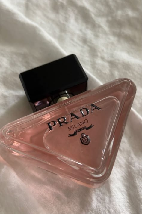 Prada Perfume, Fragrances Perfume Woman, Perfume Body Spray, Perfume Collection Fragrance, Perfume Scents, Perfume Lover, Best Perfume, Luxury Perfume, روتين العناية بالبشرة