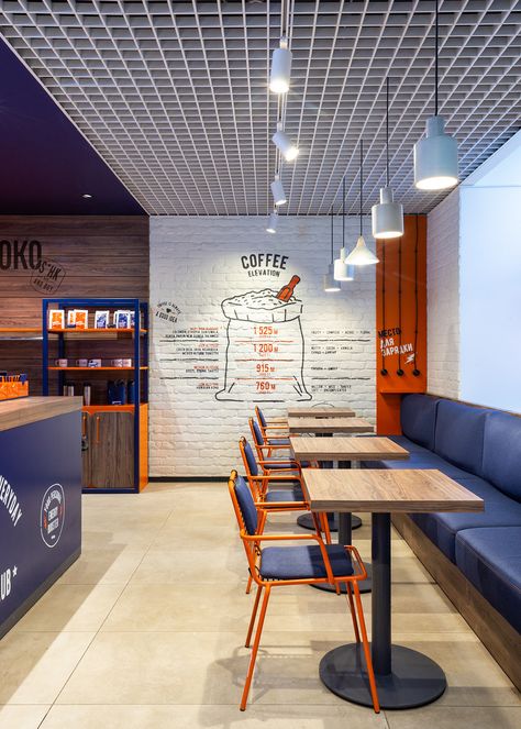 Small Takeout Restaurant Design, Qsr Interior Ideas, Resturant Ideas Design Interiors, Resturant Interior Design, Restaurant Chairs Design, Cafeteria Design, Small Restaurant Design, Bakery Shop Design, Modern Restaurant Design