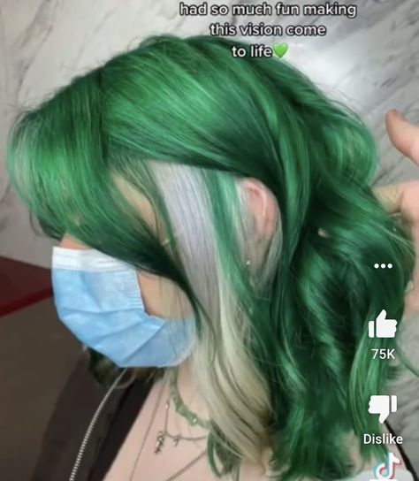 Short Hair Fringe, Mint Green Hair, Dark Green Hair, Dyed Hair Inspiration, Haircut And Color, Dye My Hair, Hair Dye Colors, Hair Inspiration Color, Hair Inspo Color