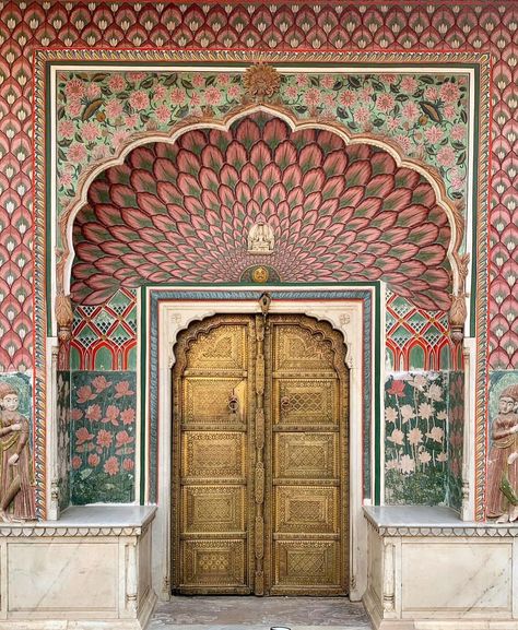 Rose Gate, Jaipur, India. 📷 @onlytarun | Instagram Rose Gate, City Palace Jaipur, Door Photography, Rajasthani Art, Indian Doors, Metal Gates, Art Jewelry Design, Pink City, Boutique Interior