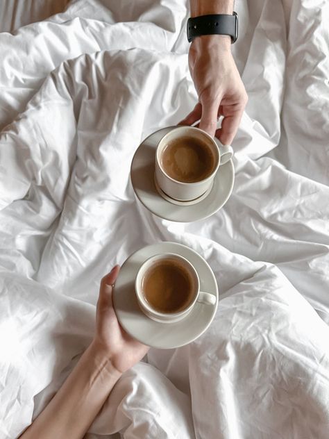 Couple Wake Up Mornings, Hotel Room Picture Ideas, Hotel Room Aesthetic Couple, Coffee Couple Aesthetic, Coffee In Bed Aesthetic, Hotel Content, Coffee For Two, Hotel Staycation, First Date Rules