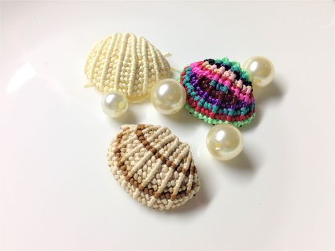 Macrame Shell Keychain, Macrame Shell Tutorial, Macrame Shell, Shell With Pearl, Bubble Diy, How To Make Bubbles, Knot Tutorial, Coquille St Jacques, Macrame Tutorials