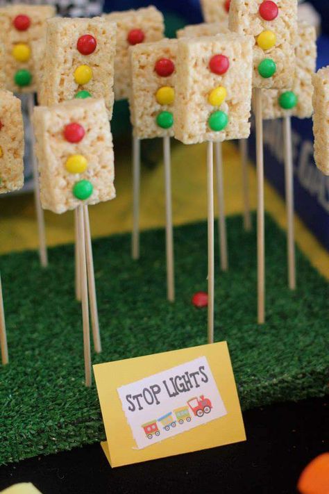 Stop light Rice Krispie treats at a transportation birthday party! See more party ideas at CatchMyParty.com! Cars Birthday Party Food, Birthday Party Food Ideas, Transportation Birthday Party, Hotwheels Birthday Party, Cars Birthday Party, Transportation Party, 2nd Birthday Party For Boys, Transportation Birthday, Thomas Birthday