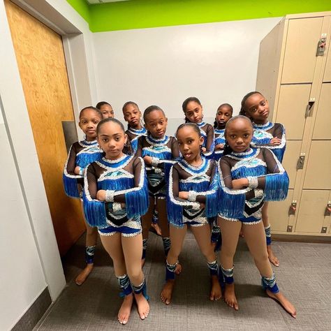 Majorette Pictures, Majorette Dance Uniforms, Dance Team Uniforms, Majorette Outfits, Majorette Uniforms, Dancing Dolls Bring It, Sweet 16 Outfits, Dance Uniforms, Prom Makeup Looks