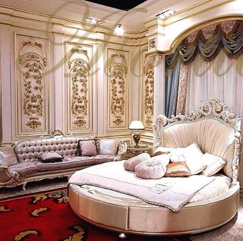 Round bed Arabic Bedroom, Italian Bedroom Design, Rumah Moden, Golden Furniture, Royal Bedroom, Luxury Mansions Interior, Beautiful Bedroom Decor, تصميم داخلي فاخر, Ceiling Texture