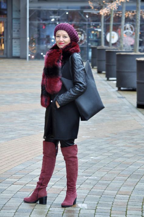 #fashionover40 Grazyna Wojden in styled winter outerwear Midlife Fashion, Cheap Boutique Clothing, Women Fashion Edgy, Art And Science, Fashion For Women Over 40, Office Fashion Women, Winter Outerwear, Lifestyle Art, Over 50 Womens Fashion