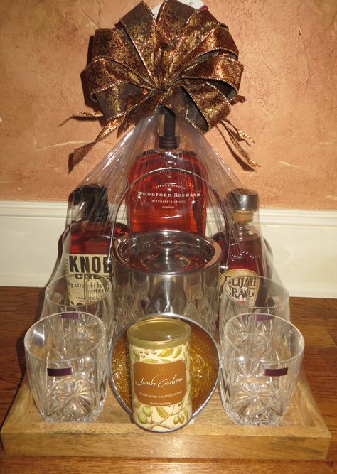 Kentucky Bourbon Tasting Gift Basket! Whiskey Raffle Basket Ideas, Kentucky Derby Gift Basket Ideas, Whiskey Gift Basket Ideas, Liquor Basket Ideas Men, Bourbon Raffle Basket Ideas, Bourbon Gift Basket Ideas, Liquor Fundraiser Basket Ideas, Booze Basket Fundraiser, Whiskey Basket Gift For Men