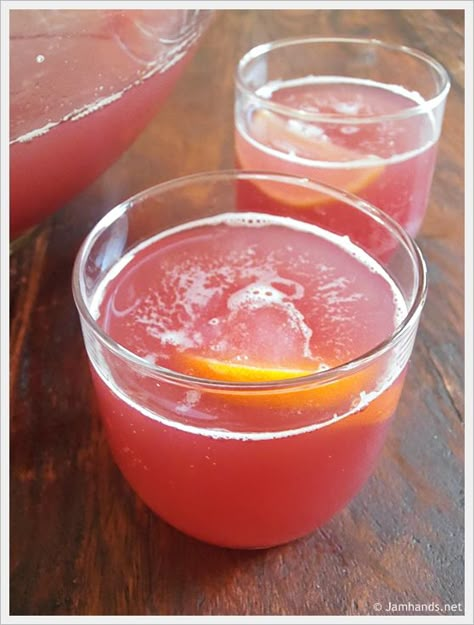 Cranberry Pineapple Punch- easily doubles and very yummy. Would make a great base for a jungle juice too! Cranberry Pineapple Punch, Pineapple Party Punch, Party Punches, Drinks Non Alcoholic, Pineapple Punch, Christmas Punch Recipes, Punch Drinks, Holiday Punch, Jungle Juice