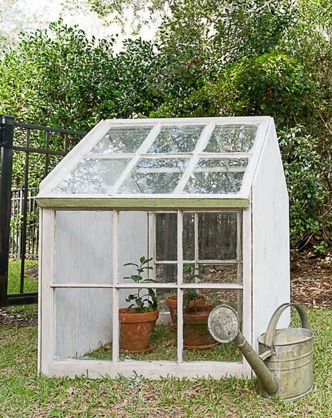 Inexpensive Greenhouse, Desert Greenhouse, Recycled Greenhouse, Unique Greenhouse, Easy Greenhouse, Diy Cold Frame, Outdoor Window Decor, Diy Mini Greenhouse, Cold Frame Diy