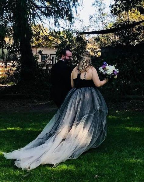 Black Ombre Wedding Dress, Alternative Wedding Dress Color, Wedding Gown Plus Size, Ombre Wedding Dress, Alternative Wedding Dress, Wedding Dress Color, Black Wedding Dress, Purple Wedding Dress, Wedding Dress Flowy