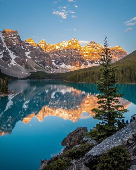 Location 📍 : Alberta, Canada 🇨🇦 . 📸@motherpixels . Good For The Soul, Moraine Lake, Explore Canada, Travel Vlog, Banff National Park, Alberta Canada, Vacation Spots, Us Travel, The Soul