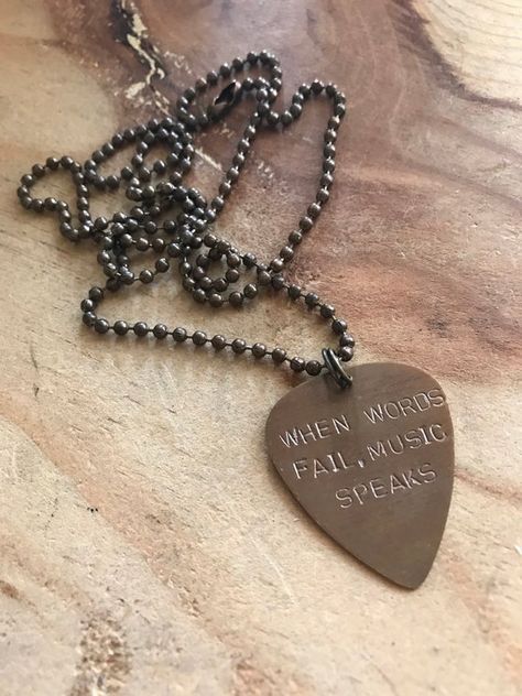 Gitar Vintage, Mens Necklace Personalized, Custom Guitar Pick, Music Necklace, Pick Necklace, Custom Guitar Picks, Guitar Pick Necklace, Jewelry Wax, Necklaces For Men