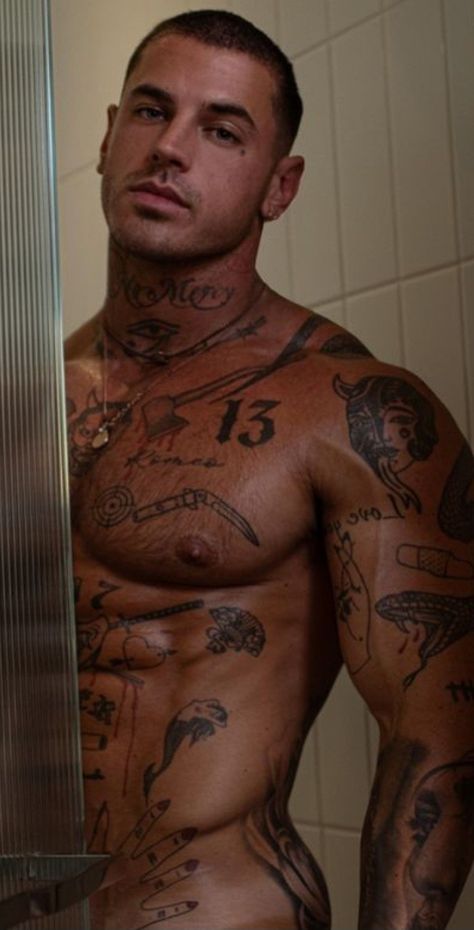 Men Body Tattoo Ideas, Inked Men Muscle, Buff Men With Tattoos, Ripped Muscle Men, Men Chest Hair, Tattooed Guys, Tatted Guys, Male Bodybuilders, Tattoo Man