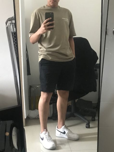 Outfit Cowo Pendek, Men Lazy Outfit, Outfit Cowo Simple, Outfit Cowo Gemuk, Summer Air Force 1 Outfits, Outfits Shorts Hombre, Ootd Cowo Simple, Ootd Cowok Casual, Summer Outfits Queer