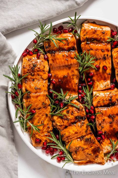 This Christmas salmon is a festive and flavorful main for the holidays! It's individual salmon fillets baked in a sweet pomegranate sauce and served with fresh rosemary and pomegranate seeds. It tastes as beautiful as it looks, and it's ready in just 18 minutes! #theendlessmeal #christmassalmon #christmas #christmasmain #christmasrecipe #salmon #salmonrecipe #holidaysalmon #holidaymain #pomegranate #pomegranatesauce #pomegranateglaze #pomegranaterecipe Christmas Salmon, Traditional Holiday Recipes, Pomegranate Sauce, Recipe Salmon, Pomegranate Recipes, Quick Healthy Dinner, Healthy Holiday Recipes, Salmon Dinner, Christmas Recipe