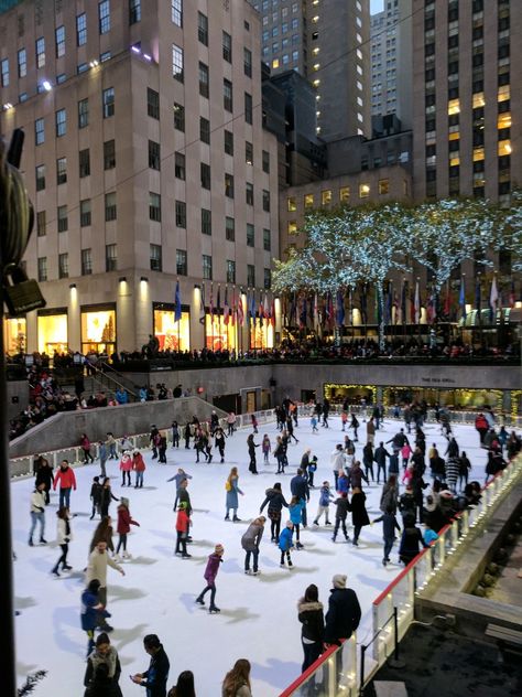 Ice skating in Rockefeller Center Rockefeller Center Aesthetic, Rockefeller Center Ice Skating, Winter Things, Winter Activity, New York Winter, Snow Covered Trees, Rockefeller Center, Library Ideas, Winter Aesthetic