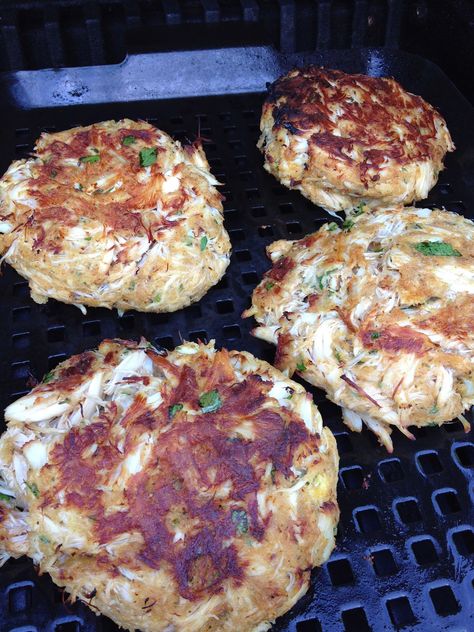 Grilled Crab Cakes, Spinach Patties, Crab Cake Burgers, Hip Hip Hurray, Turkey Patties, Family Dinner Night, Roasted Brussel, Summer Grilling Recipes, Turkey Burgers