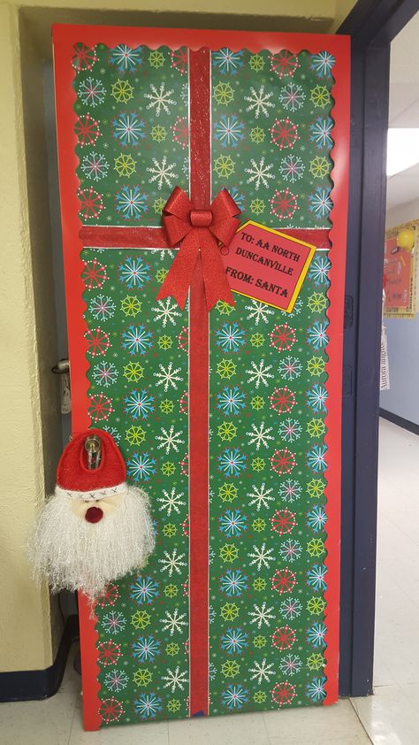 Office Christmas Door Decorating Ideas, Christmas Gift Door Decoration, Door Wrapping Christmas, Gift Wrapped Door, Present Door Decoration, Decorate Door For Christmas, Christmas Door Ideas For Home, Office Door Christmas Decorations Ideas, Christmas Door Decorating Contest Office