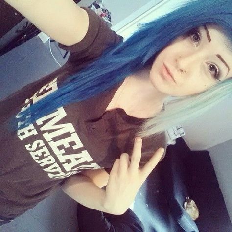 Half Dyed Hair, Half And Half Hair, Peinados Hair Styles, White Hair Color, Teal Hair, Scene Girls, White Blonde, Alternative Hair, Scene Hair