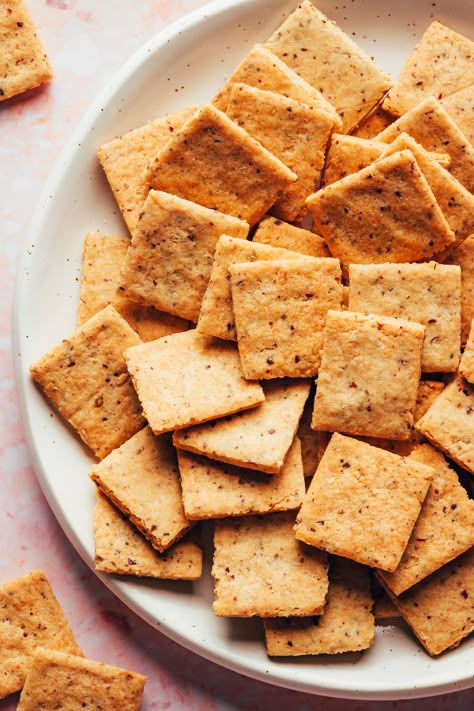 Almond Pulp Crackers, Dairy Free Recipes Snacks, Buckwheat Crackers, Almond Flour Crackers Recipe, Gluten Free Healthy Snacks, Healthy Baked Snacks, Almond Flour Crackers, Make Almond Flour, Gluten Free Baking Mix