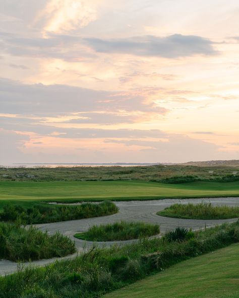 Krishel & Chris celebrated their nuptials overlooking the iconic views of Kiawah island this past week. Reveled by the most gorgeous sunlight and good company of their people, they celebrated with a putting contest on the green, custom touches of their love for golf & a coastal design to highlight the Ocean Course’s nuances. So much more to come from this special day🤍 @kiawahresort @engagingevents @_theluxeandco @eventworksrentals @enzoani @annamarieartistry_ @unitedinpaint @charlestonglow @... Outer Banks Collage, 2024 Travel, Kiawah Island, Coastal Design, More To Come, Good Company, Outer Banks, Banks, The Ocean