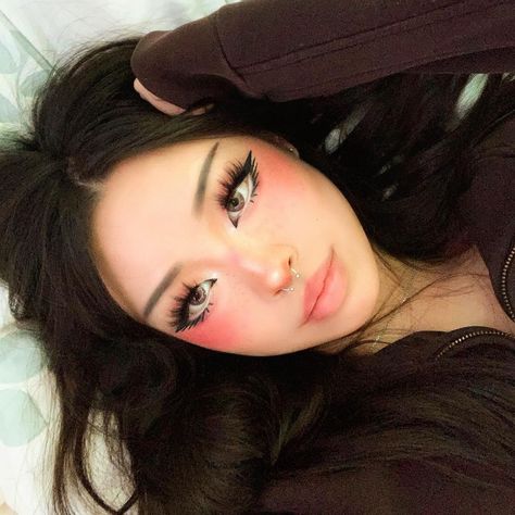 Thuy Pham on Instagram: “whaaat is thuy thinking about 🥸” E Girl Makeup, Egirl Makeup, Kawaii Makeup, Alternative Makeup, Cool Makeup Looks, Dope Makeup, Edgy Makeup, Goth Makeup, Cute Makeup Looks