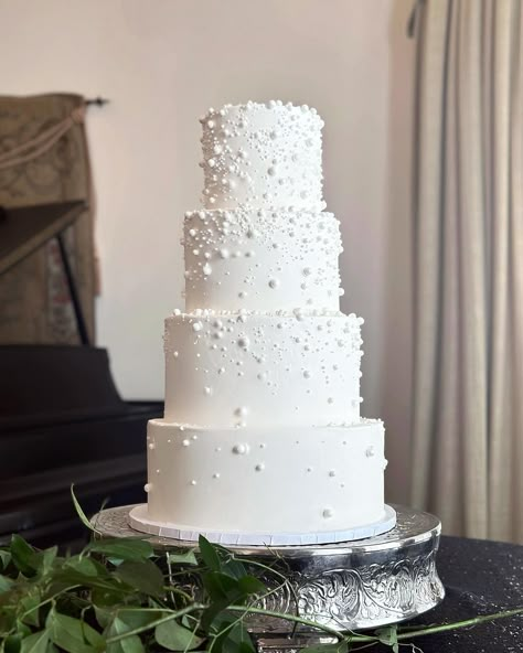 Repost: IG cakesbyanna21 #pearlweddingcake #weddingcake #weddingplanning #bridetobe #groomtobe #weddinginspiration #fourtiercake #fourtierweddingcake #traditionalweddingcake #uniqueweddingcake Wedding Cake For Black And White Wedding, 4 Tier Pearl Wedding Cake, Cake For Black And White Wedding, Pearl And Floral Wedding Cake, White Wedding Cake Pearls, Pearls On Wedding Cake, Wedding Cake With Baby Breath Flowers, Wedding Cake Inspiration Elegant, Elegant Pearl Wedding Cake