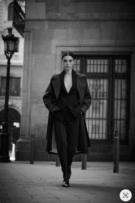 Street Fashion Poses Women, Street Model Photography Ideas, Women In Suits Photoshoot Outdoor, Street Style Photoshoot Women, Vogue Street Photoshoot, Urban Fashion Photography Women, Street Fashion Photoshoot Woman, Black And White City Photoshoot, Street Model Poses Women