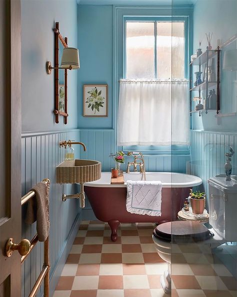 Retro Bathrooms Blue, Blue Victorian Bathroom, Dreamy Bathroom Aesthetic, Traditional Bathroom Design Ideas, Retro Blue Bathroom, Vintage Blue Bathroom, Edwardian Bathroom, Dark Blue Bathrooms, Painting Bathroom Tiles